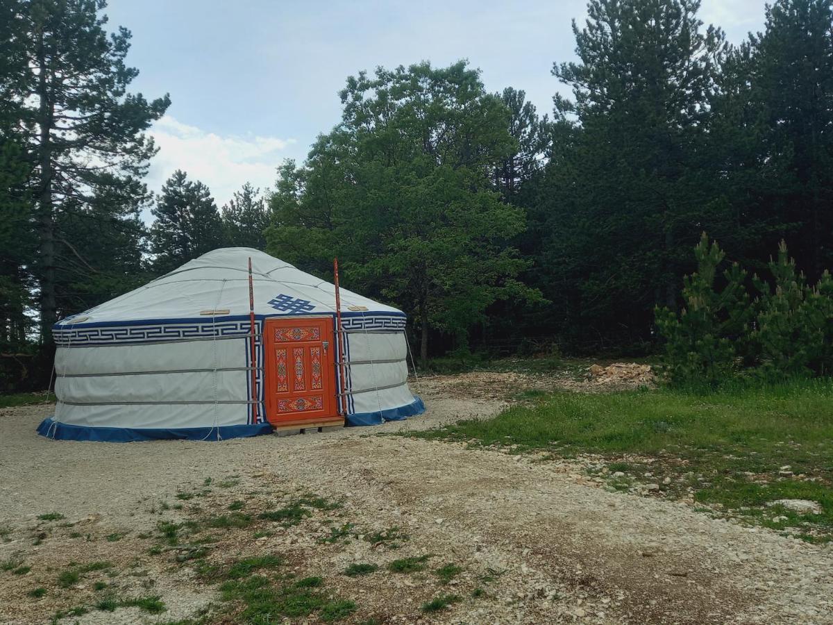 A Ventoux Yourte Monieux エクステリア 写真