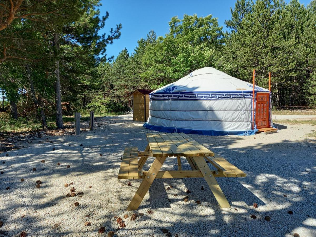 A Ventoux Yourte Monieux エクステリア 写真
